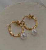 Load image into Gallery viewer, Valencia with pearls
